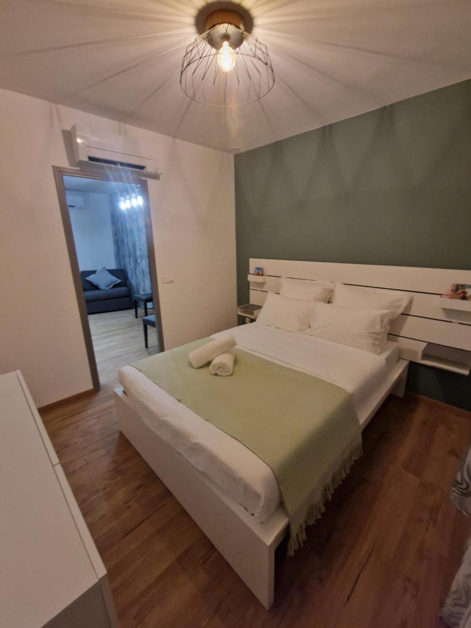 Maison D'Hotes Avec 3 Appartements Et Un Studio Viry-Châtillon Exterior foto